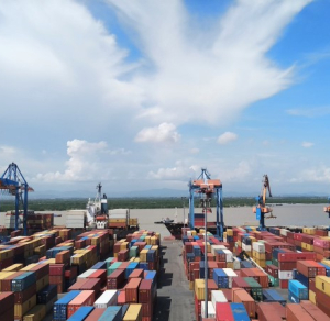Hàng hóa qua cảng biển Quảng Ninh giữ nhịp tăng trưởng hai con số
